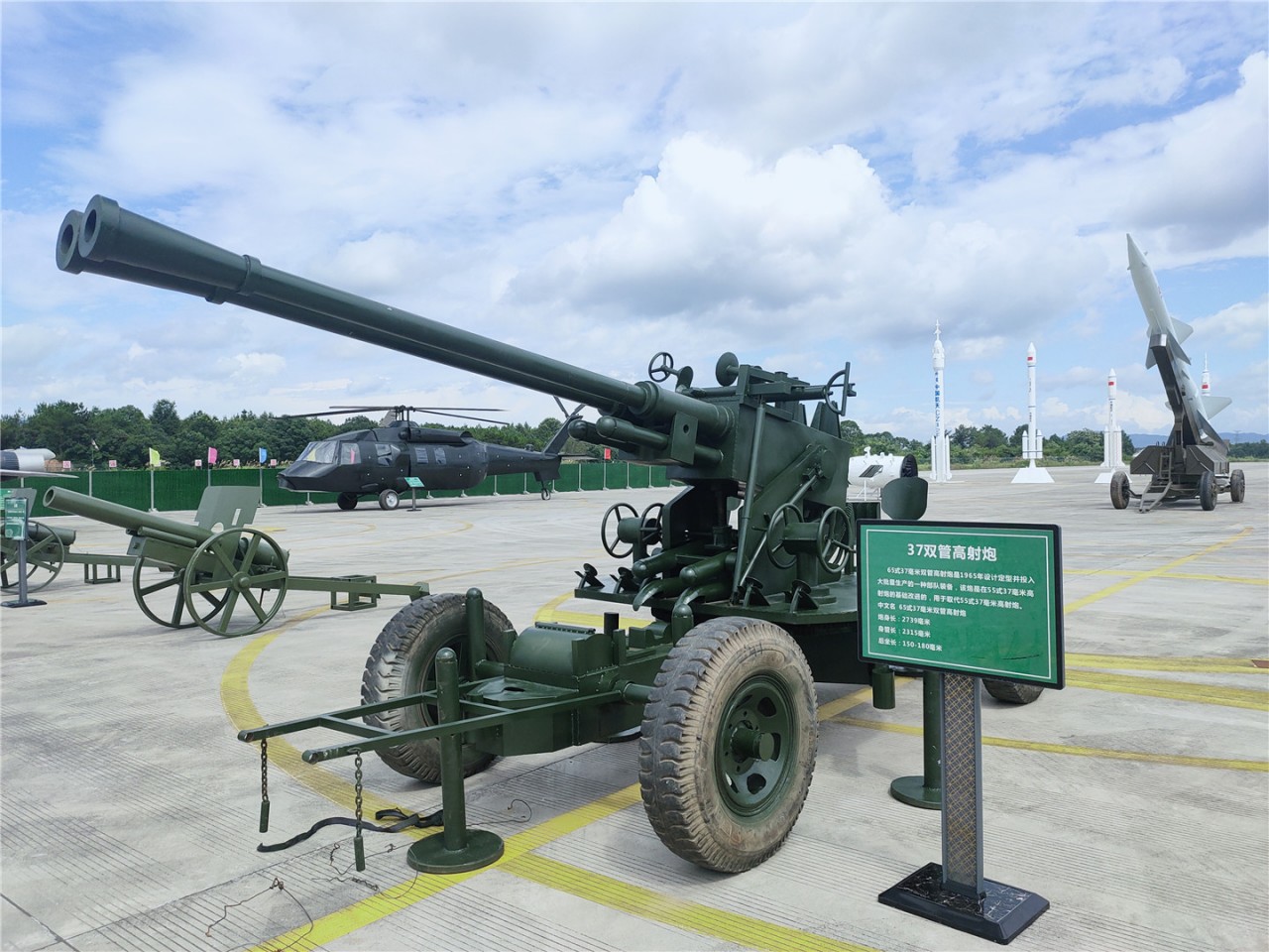 国防教育研学三七高射炮开动装甲车出售