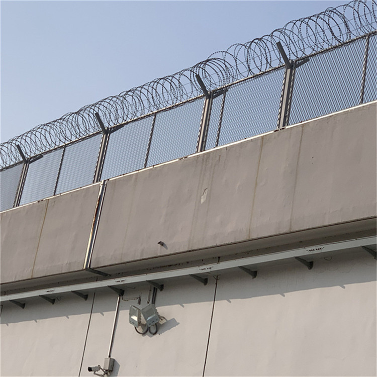 监狱围墙加高隔离网 监狱高安全隔离网 监狱墙上的钢丝网