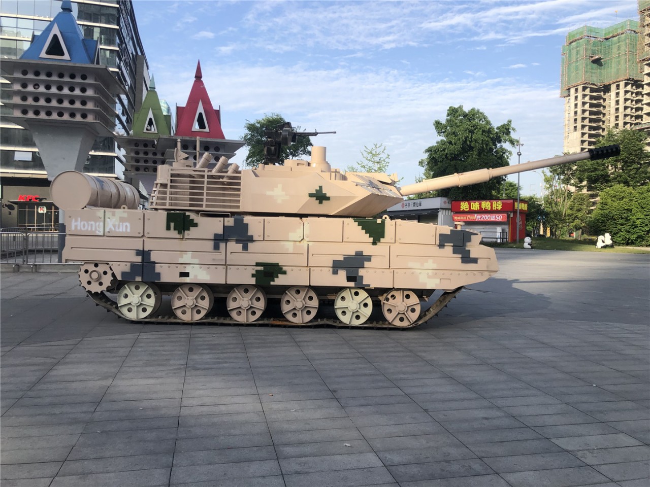 开动坦克模型制造厂家-军事模型工厂