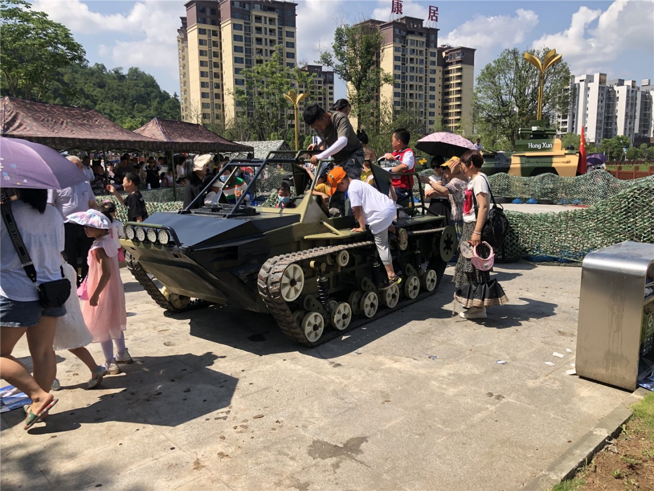 国防教育研学开动装甲车出售厂家